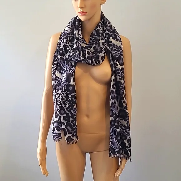 Neiman Marcus Merino Wool Scarf - Picture 2 of 10
